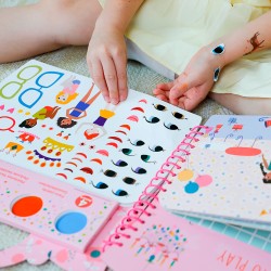 Livre sticker book