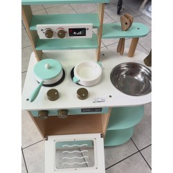 Jolie petite cuisine et ses accessoires