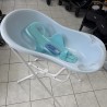 Baignoire bleue sur pied