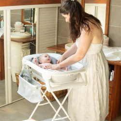 Baignoire pliante sur pied et ses accessoires